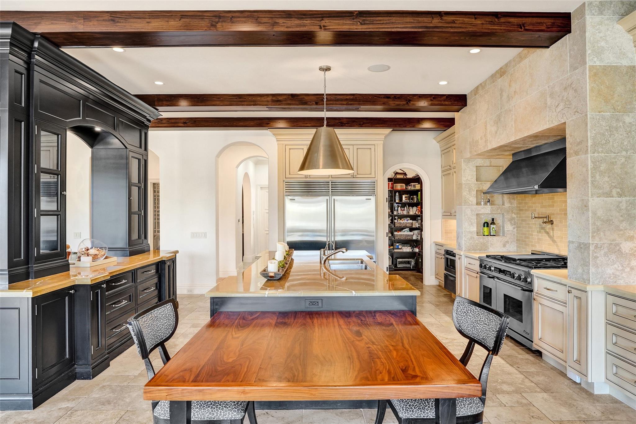 BAY COLONY - Residential