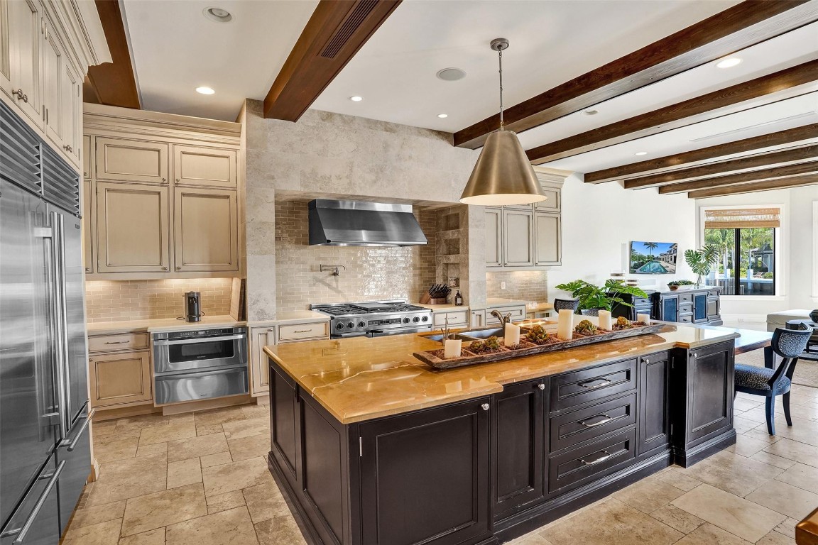 BAY COLONY - Residential