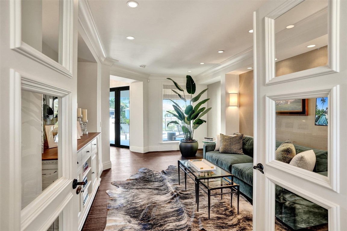 BAY COLONY - Residential