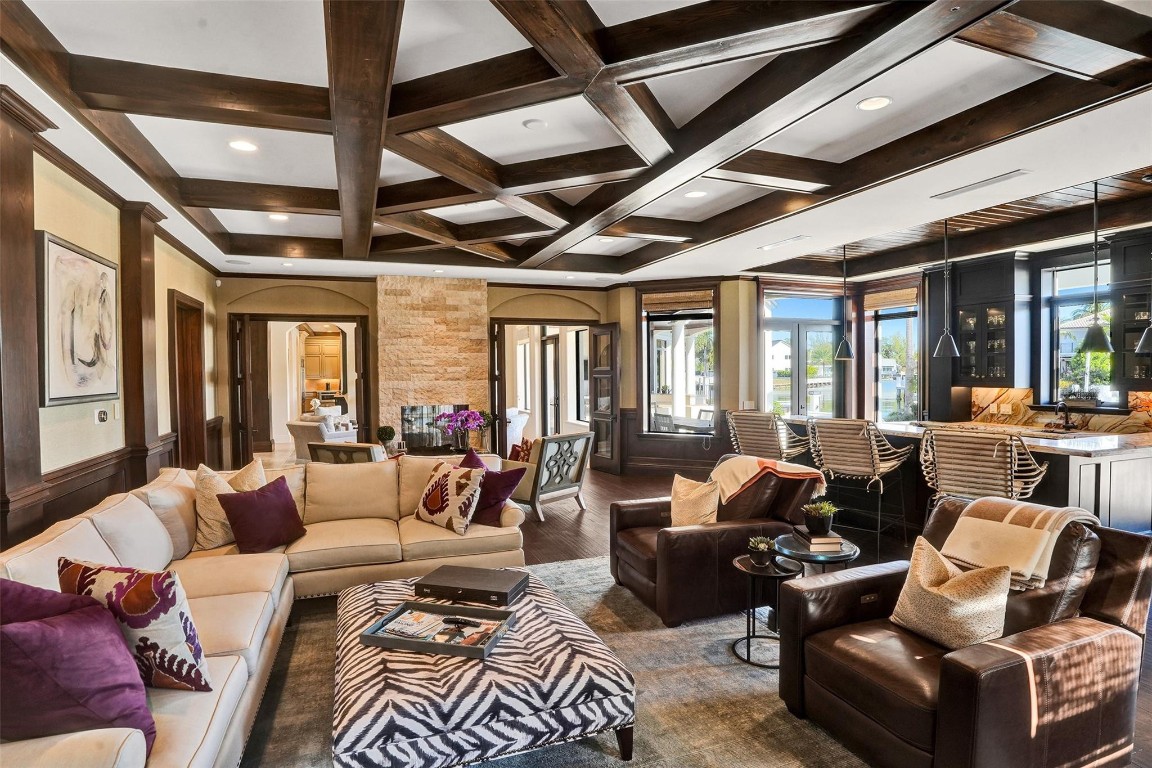 BAY COLONY - Residential