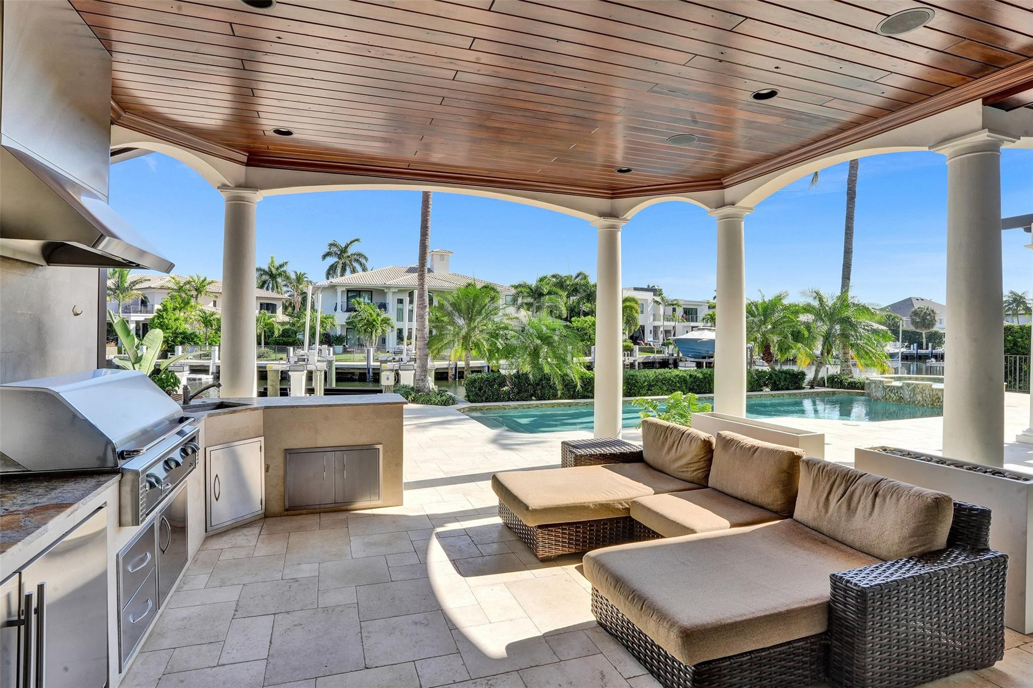 BAY COLONY - Residential