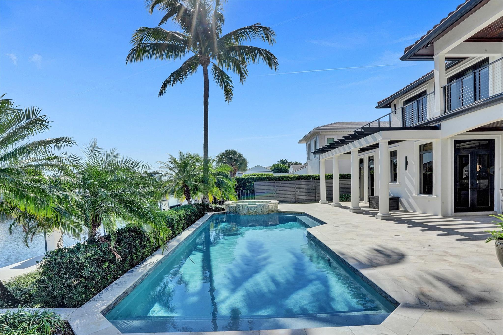 BAY COLONY - Residential