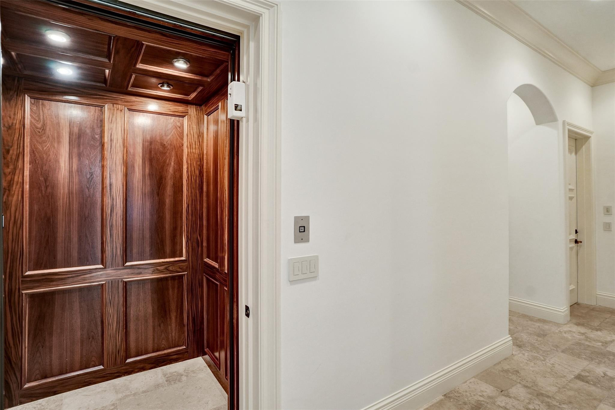 BAY COLONY - Residential