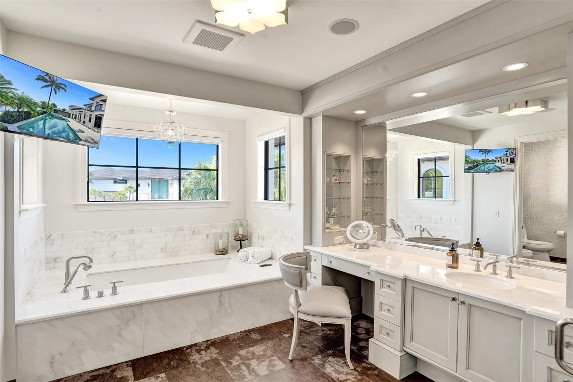 BAY COLONY - Residential