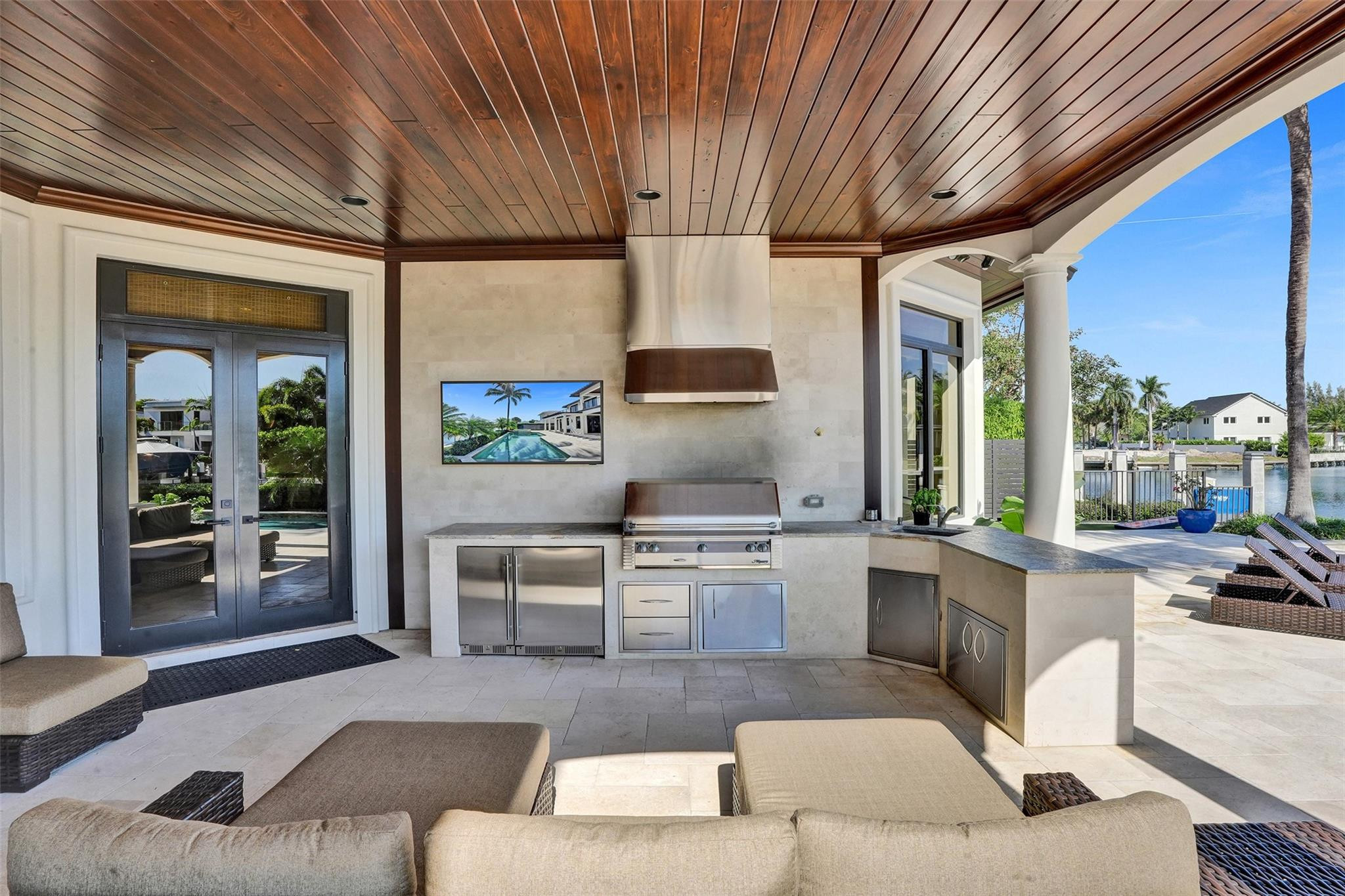 BAY COLONY - Residential