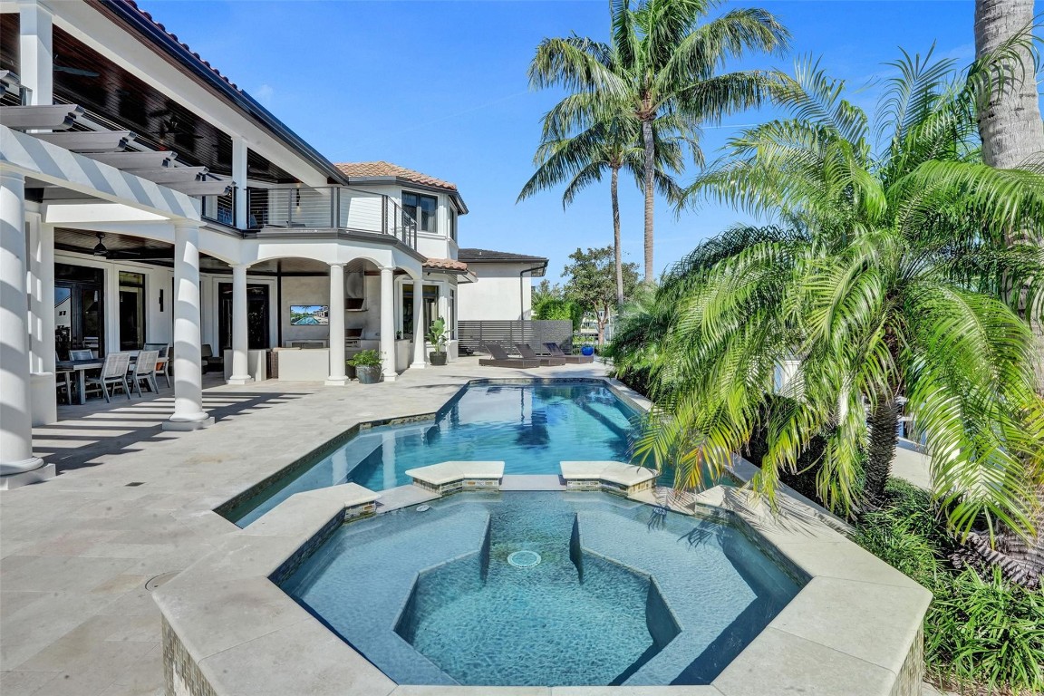 BAY COLONY - Residential