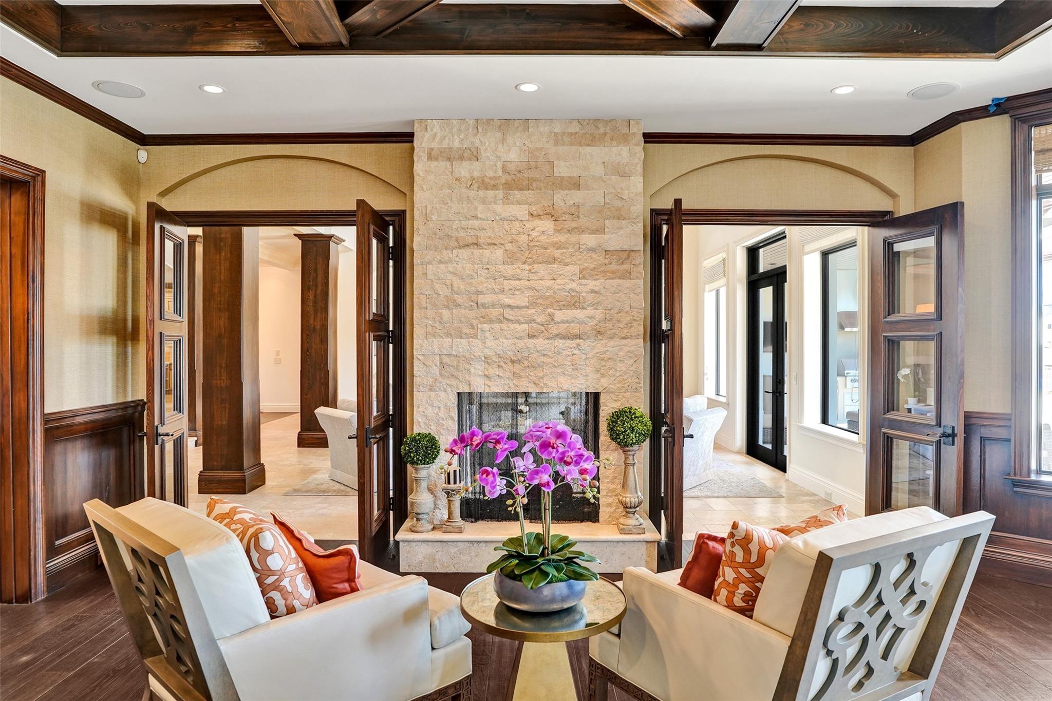 BAY COLONY - Residential