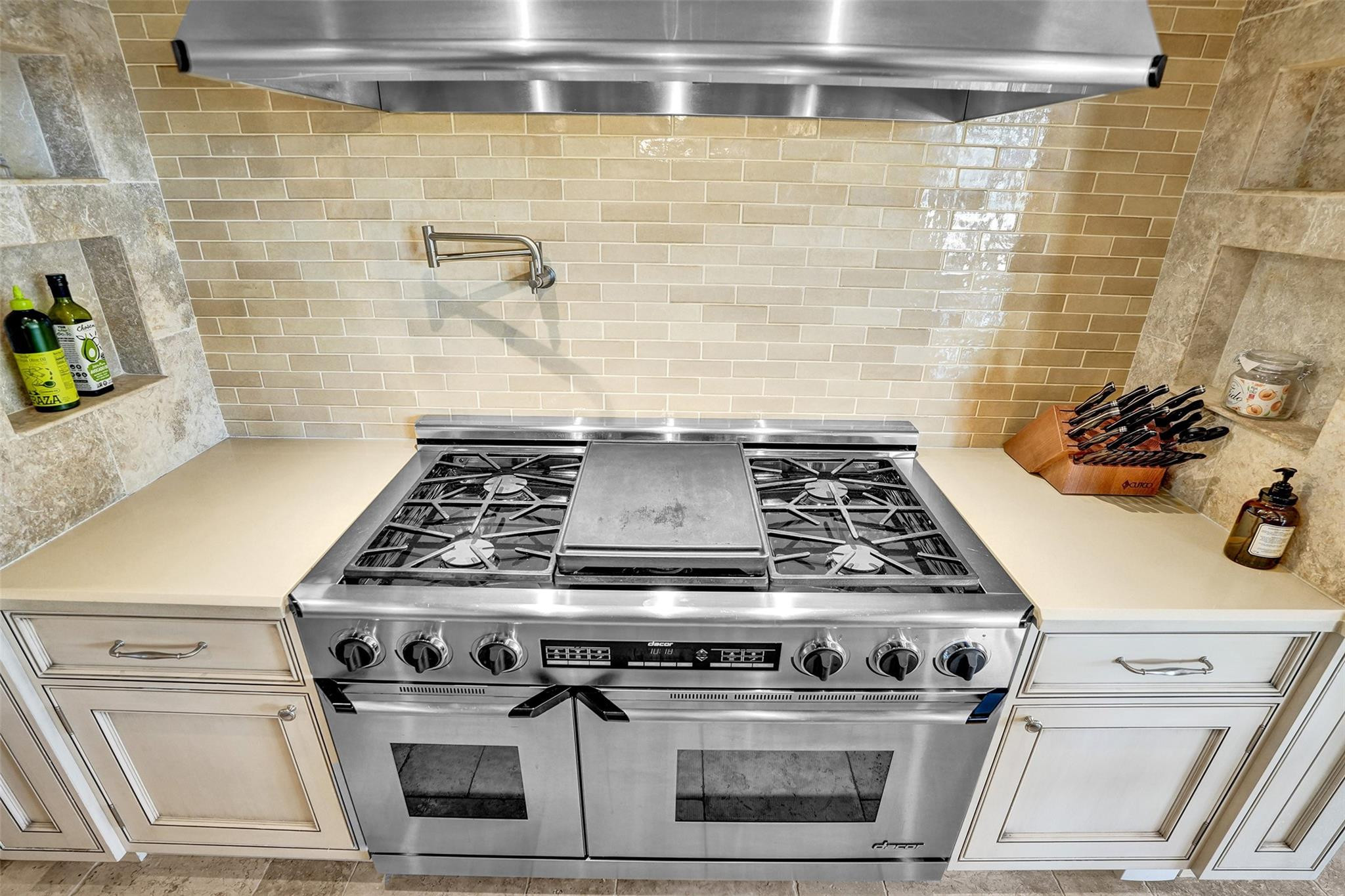 BAY COLONY - Residential