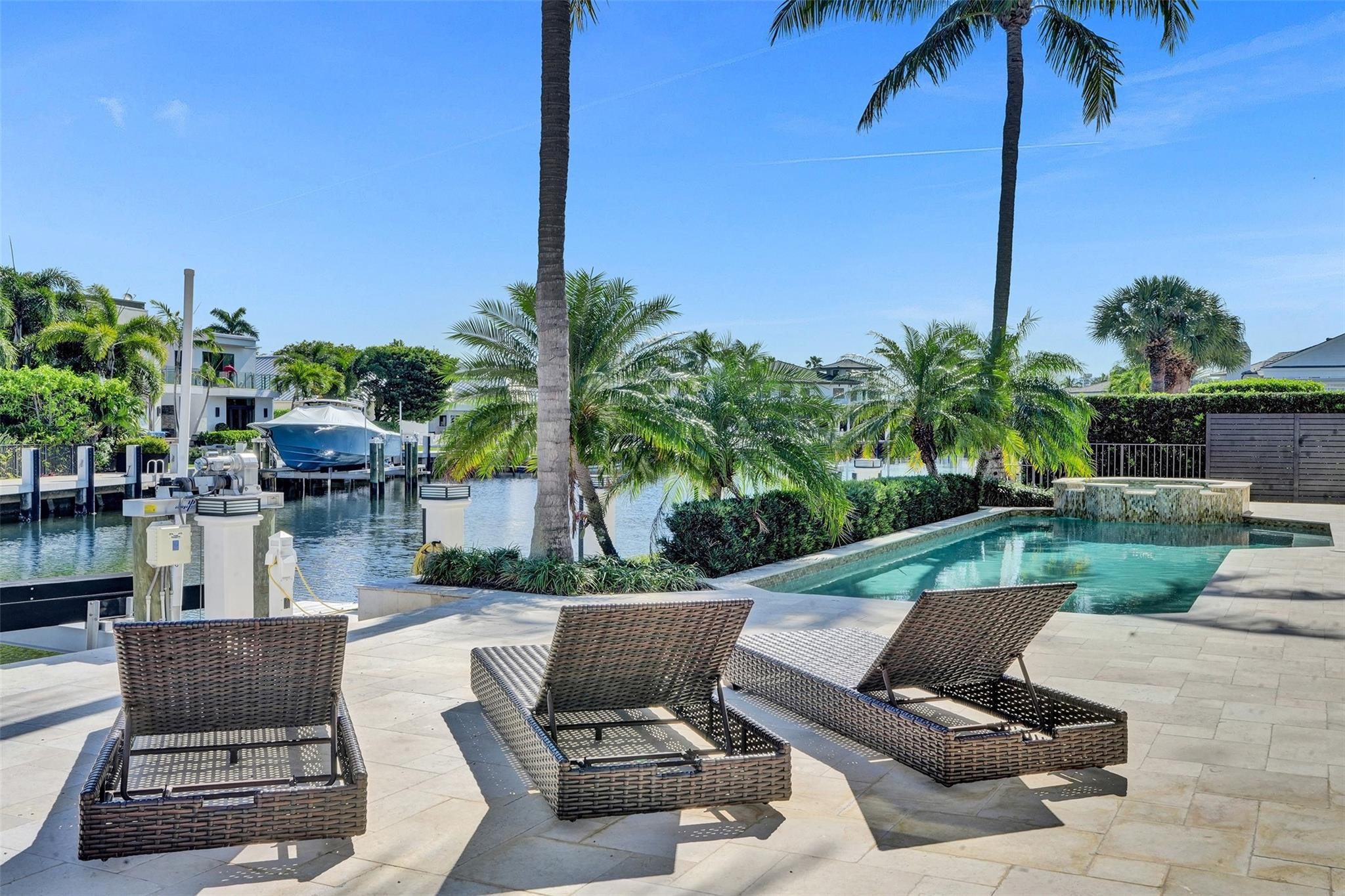 BAY COLONY - Residential