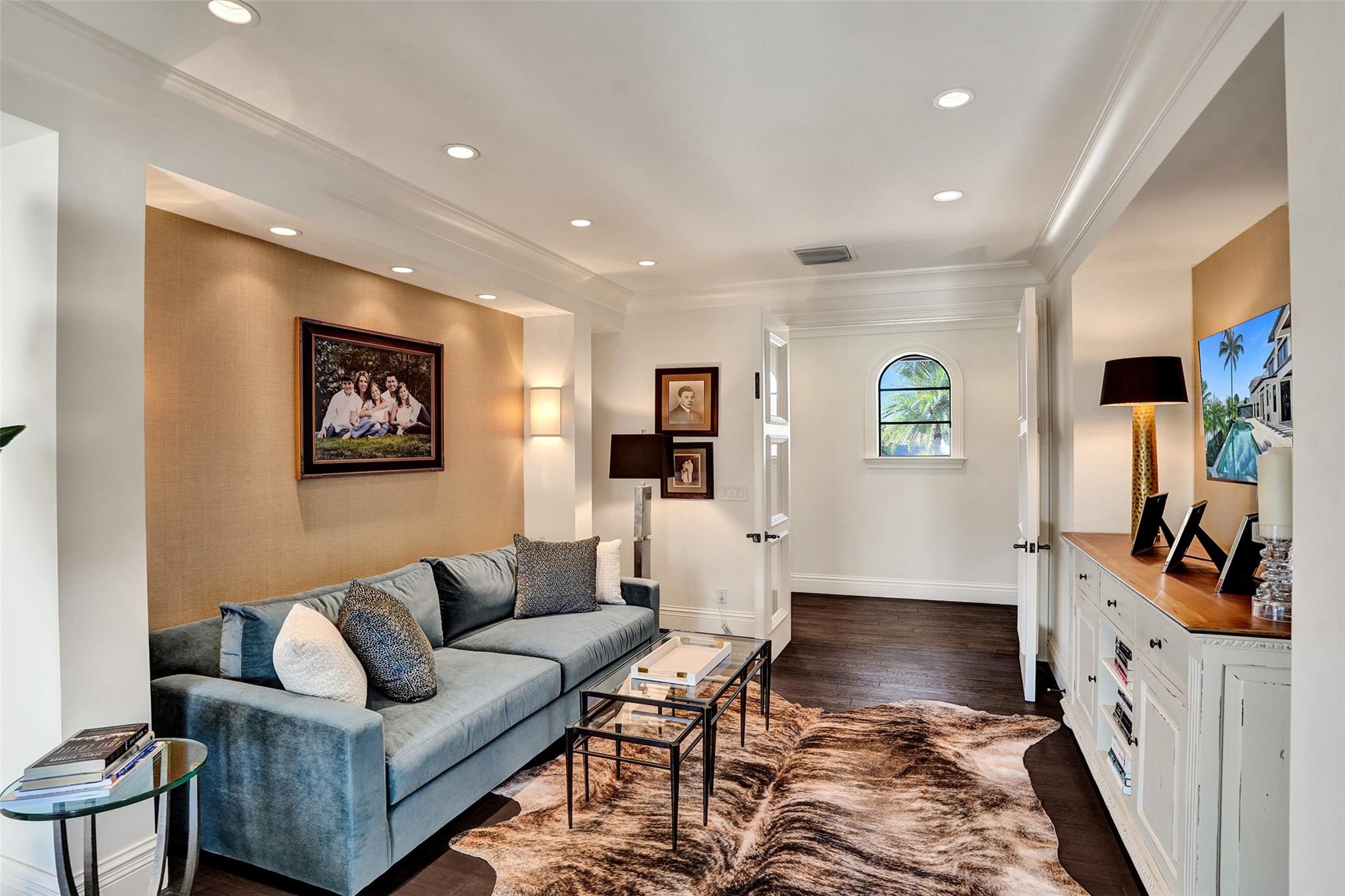 BAY COLONY - Residential