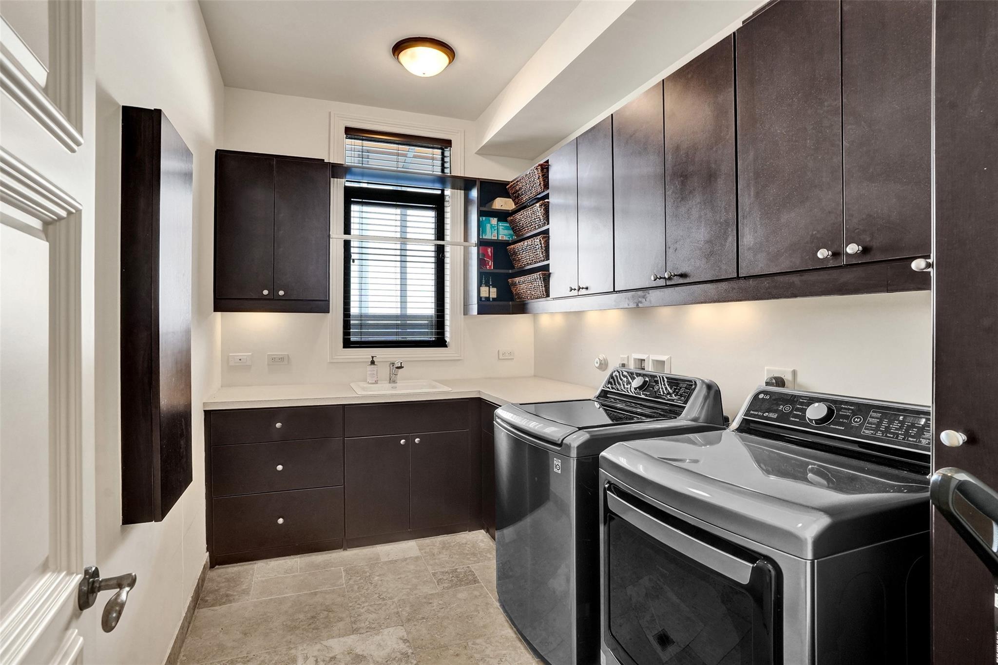 BAY COLONY - Residential