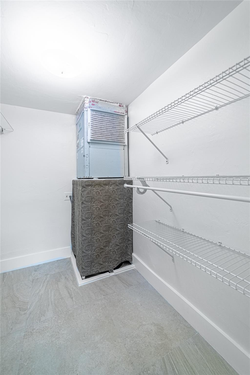 LIGHTHOUSE POINT GARDENS - Residential