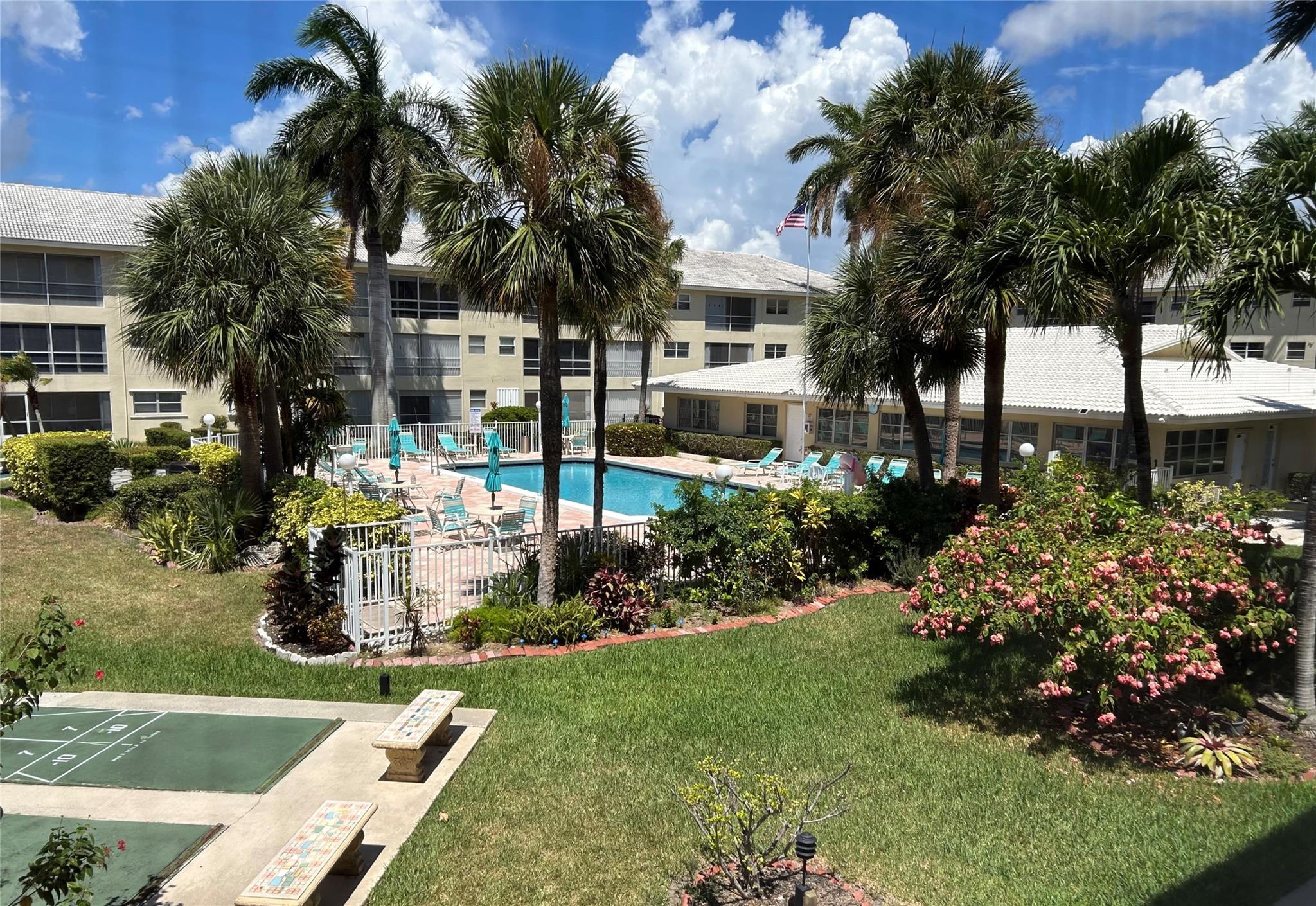 LIGHTHOUSE POINT GARDENS - Residential