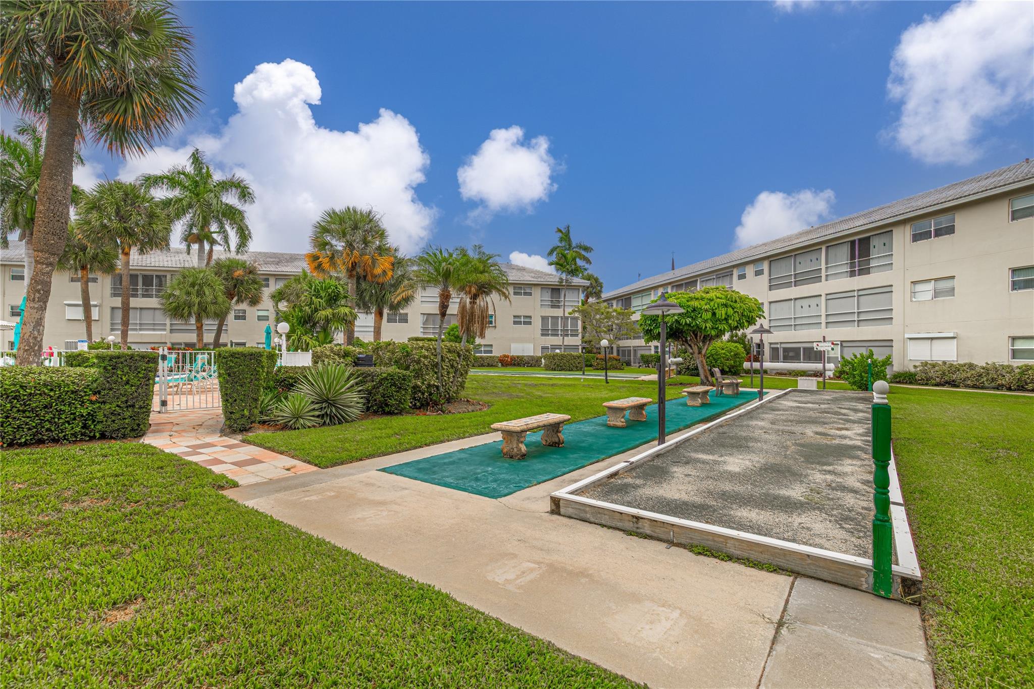 LIGHTHOUSE POINT GARDENS - Residential