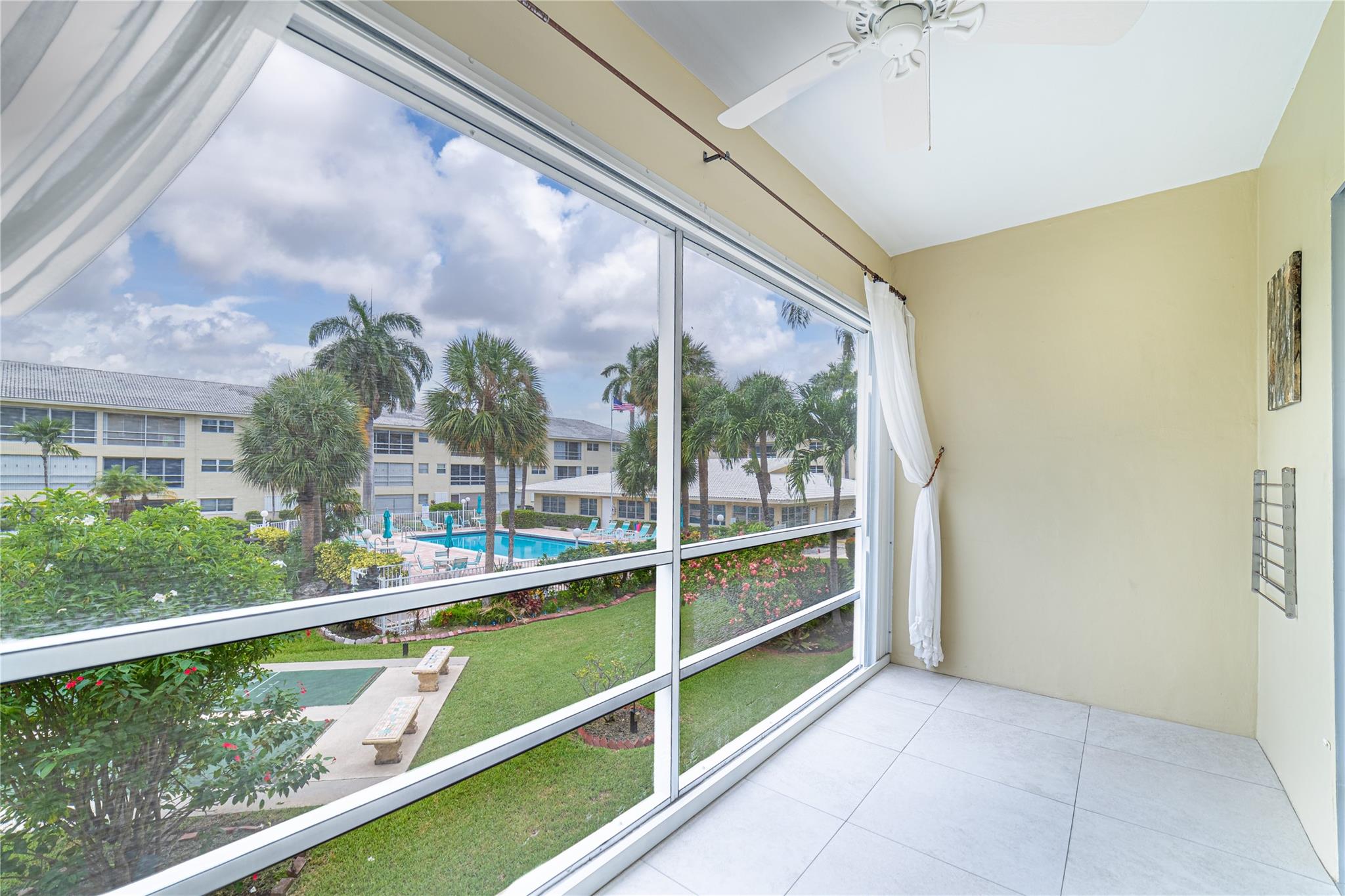 LIGHTHOUSE POINT GARDENS - Residential