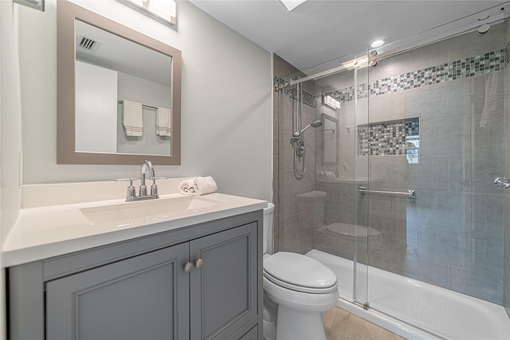 LIGHTHOUSE POINT GARDENS - Residential