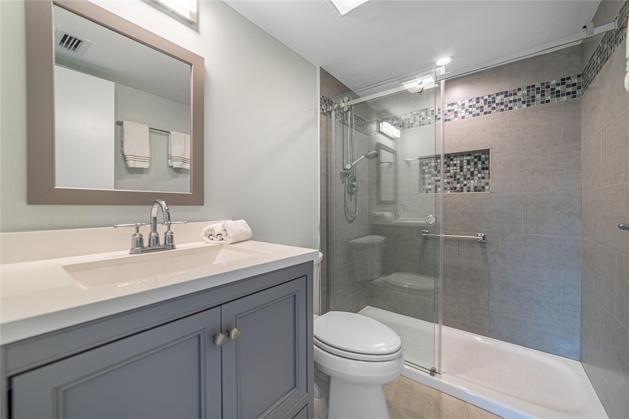 LIGHTHOUSE POINT GARDENS - Residential