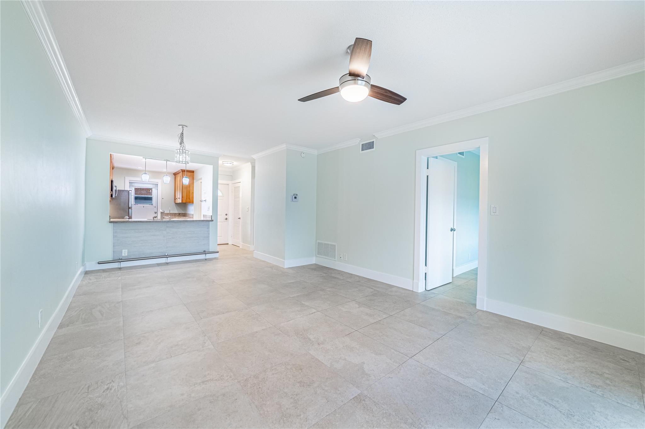 LIGHTHOUSE POINT GARDENS - Residential