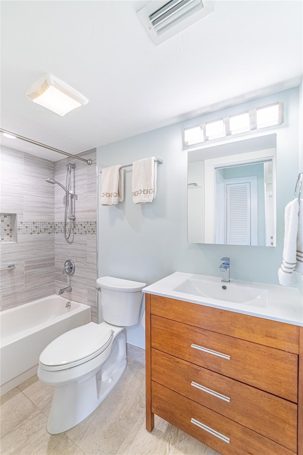 LIGHTHOUSE POINT GARDENS - Residential