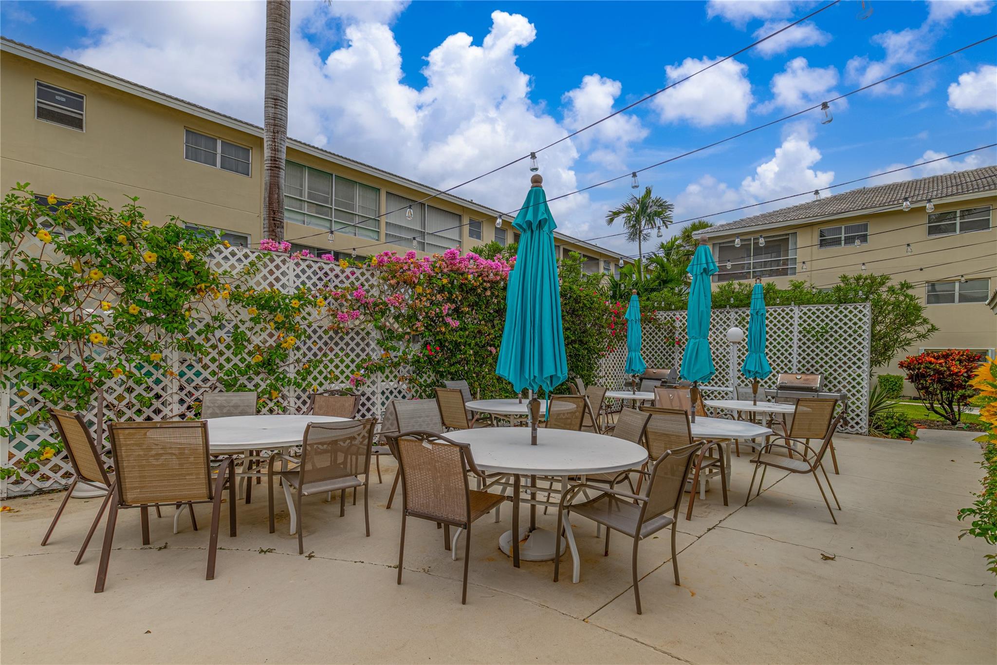 LIGHTHOUSE POINT GARDENS - Residential