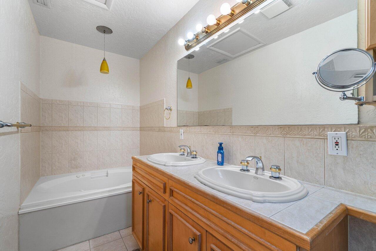 NORTH PALM BEACH VILLAGE - Residential