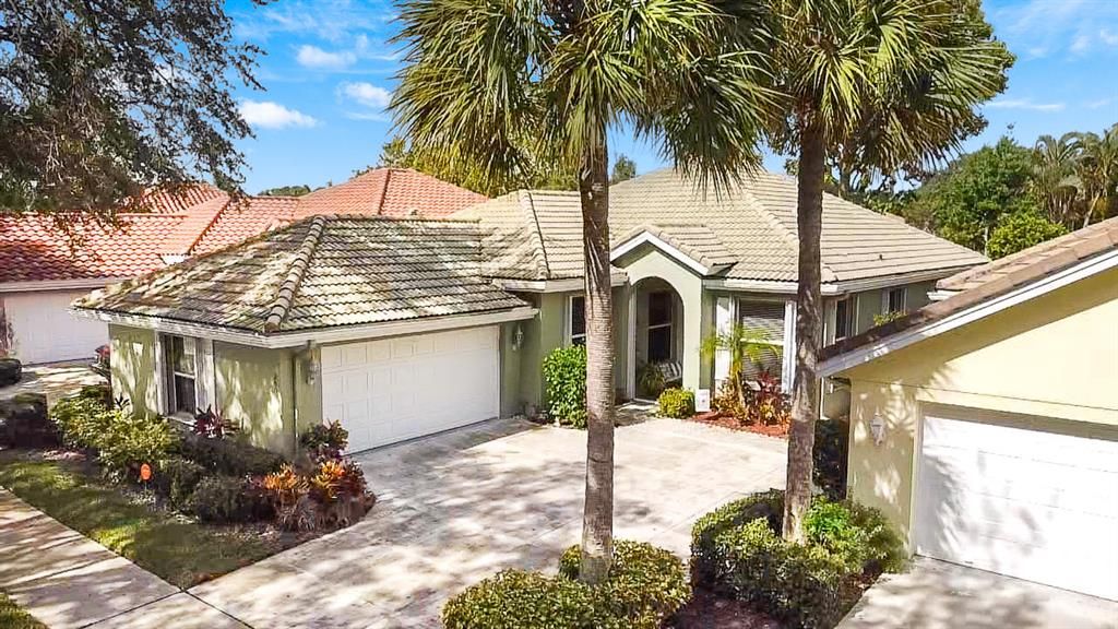 Photo of 250 Hampton Place, Jupiter, FL 33458 (MLS # R10730250)