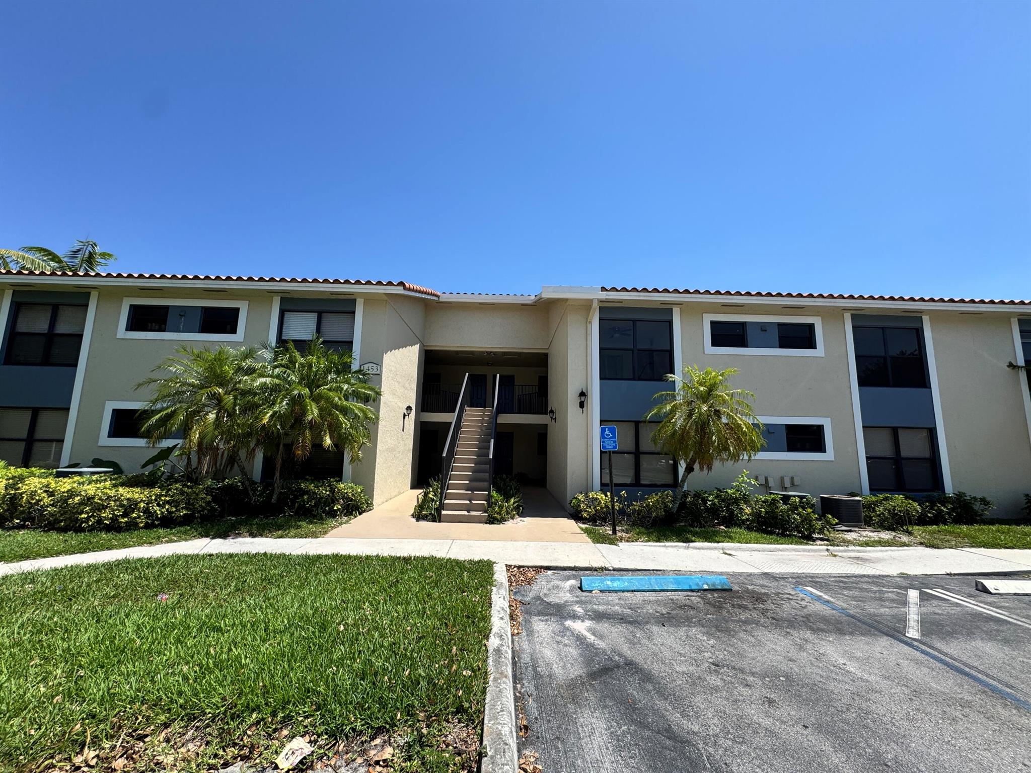 View photos, virtual tours, details... 1453 Lake Crystal Drive H