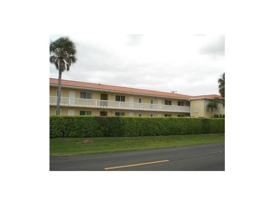 ****LOCATION LOCATION LOCATION***INVESTOR'S DREAM*** CAN BE RENTED RIGHT AFTER CLOSING**Cozy totally updated first floor unit in Imperial Point. Granite counter tops, wood kitchen cabinets, stainless steel appliances, Washer/dryer. Marble-topped vanities in bathrooms. Neutral tile throughout, Dogs up to 20 lbs. are permitted! One assigned parking space, also on-site laundry facilities. One storage, Minutes from the beach, shopping, restaurants and I-95. ****LOCATION LOCATION LOCATION***INVESTOR'S DREAM*** CAN BE RENTED RIGHT AFTER CLOSING**Cozy totally updated first floor unit in Imperial Point. Granite counter tops, wood kitchen cabinets, stainless steel appliances, Washer/dryer. Marble-topped vanities in bathrooms. Neutral tile throughout, Dogs up to 20 lbs. are permitted! One assigned parking space, also on-site laundry facilities. One storage, Minutes from the beach, shopping, restaurants and I-95.