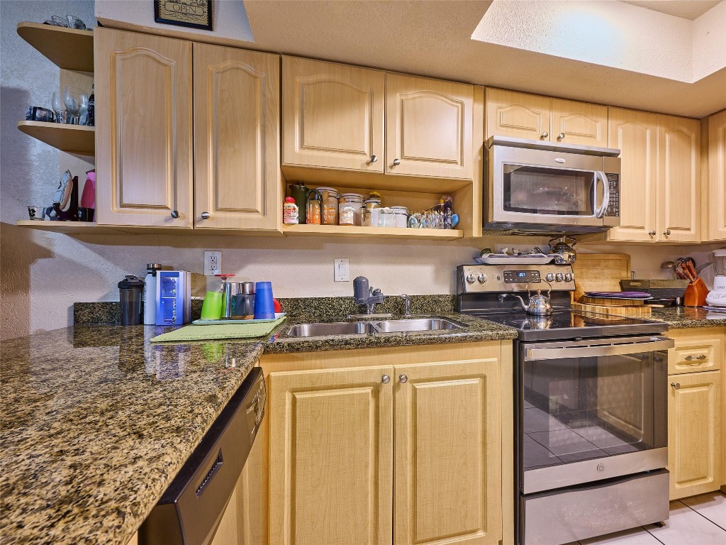 SHAKER VILLAGE - Residential