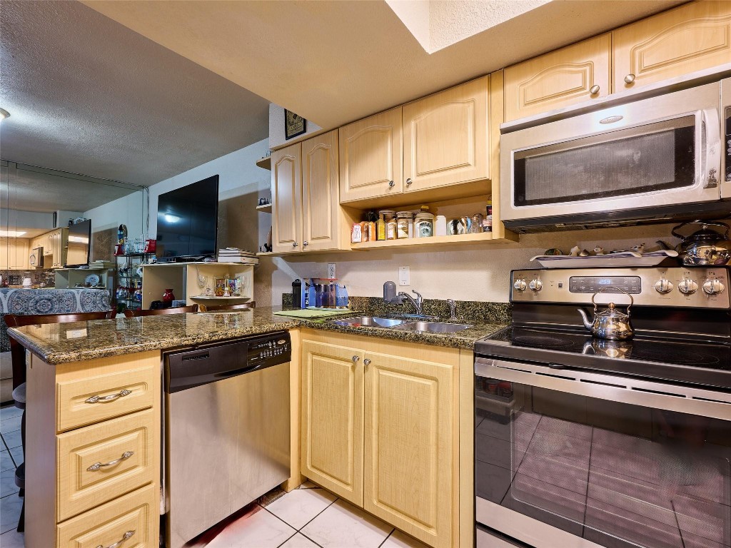 SHAKER VILLAGE - Residential