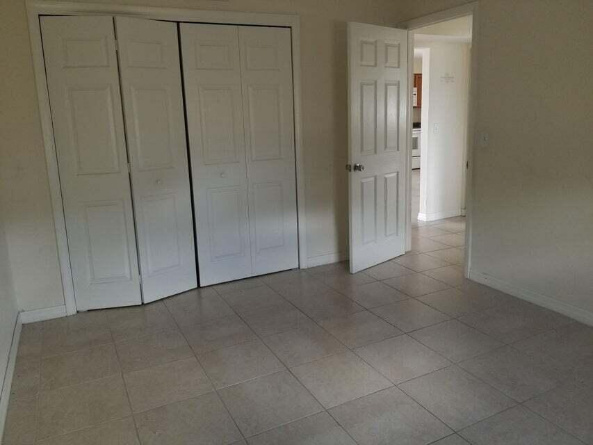 NORTH LAKE WORTH - Residential Income