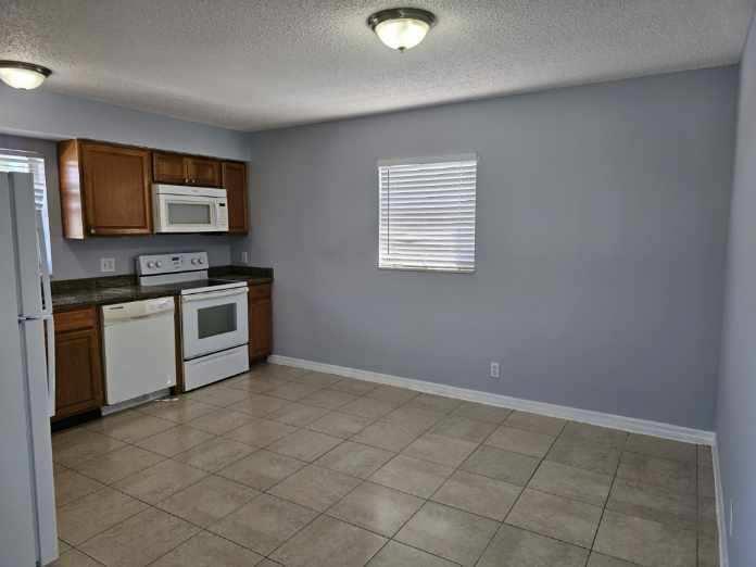 NORTH LAKE WORTH - Residential Income