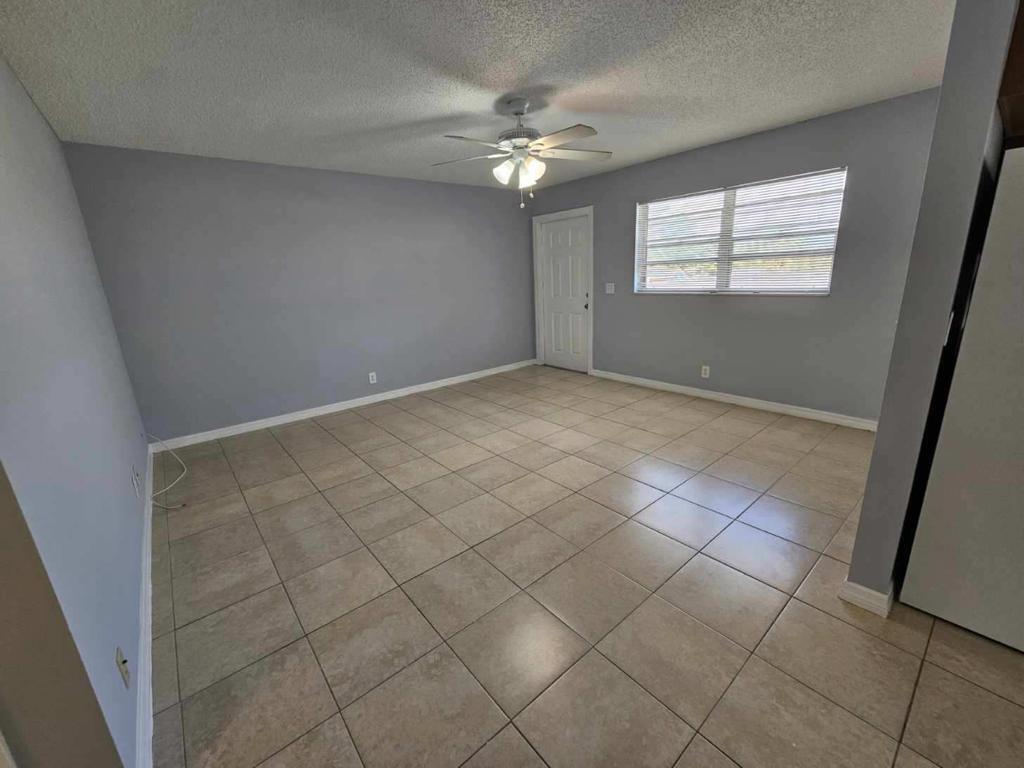 NORTH LAKE WORTH - Residential Income