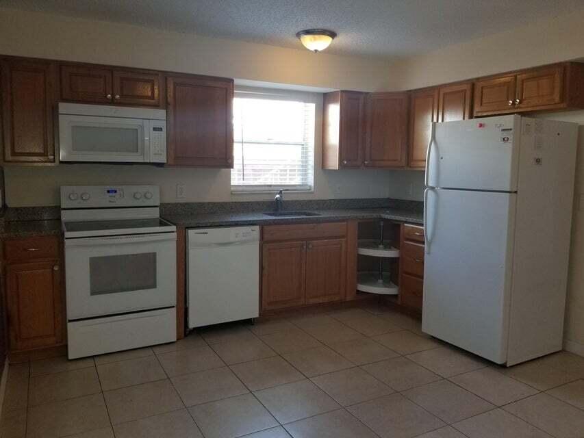 NORTH LAKE WORTH - Residential Income