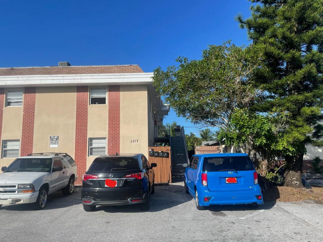 NORTH LAKE WORTH - Residential Income