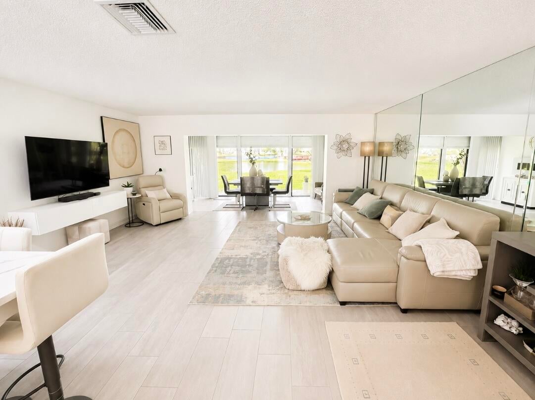 8210 Casa Del Lago C