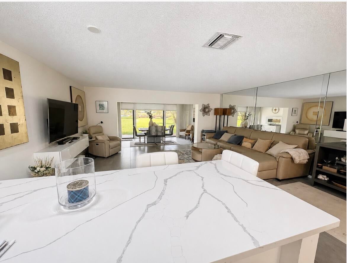 8210 Casa Del Lago C