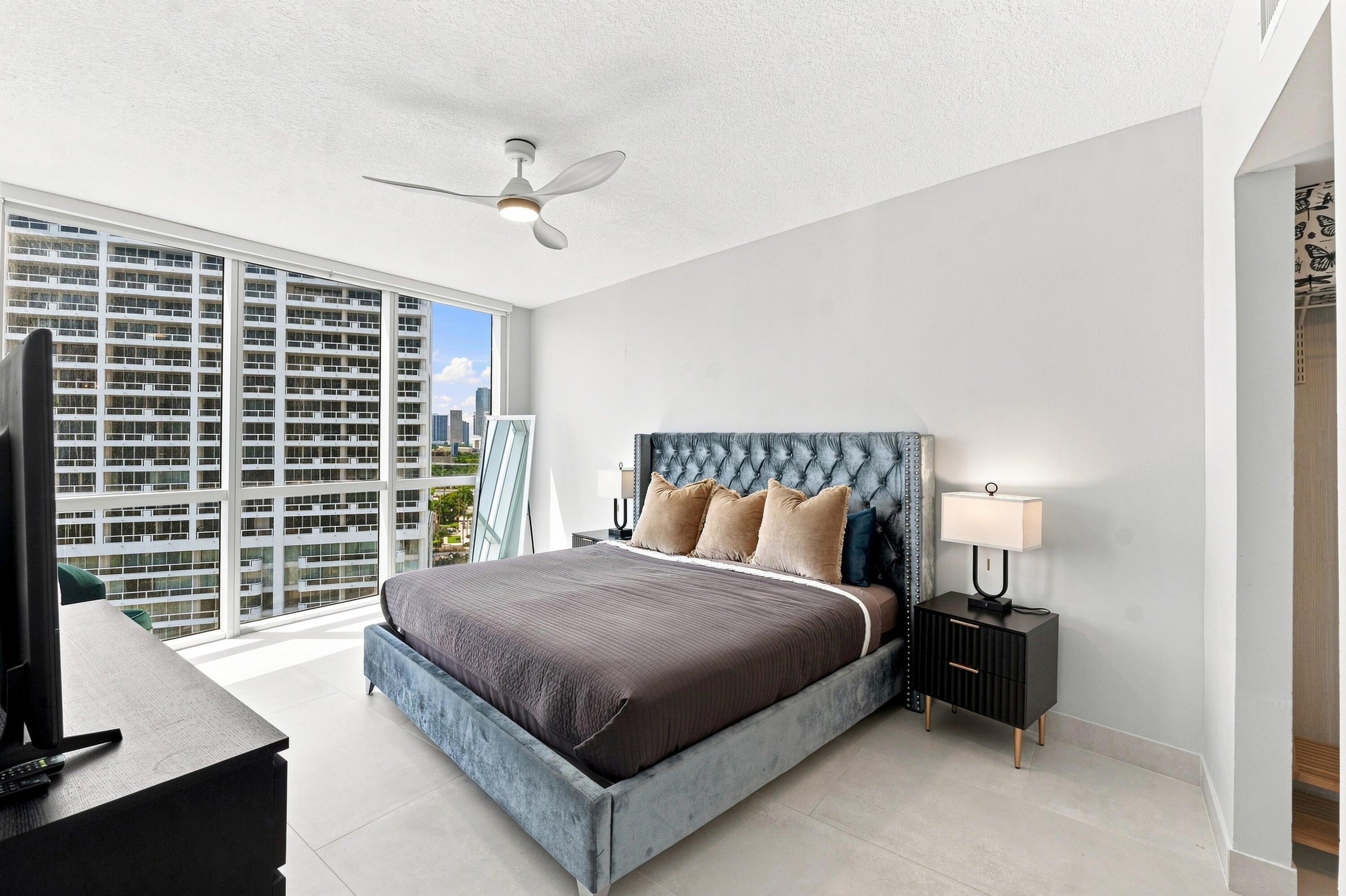1750 N BAYSHORE Drive 1202
