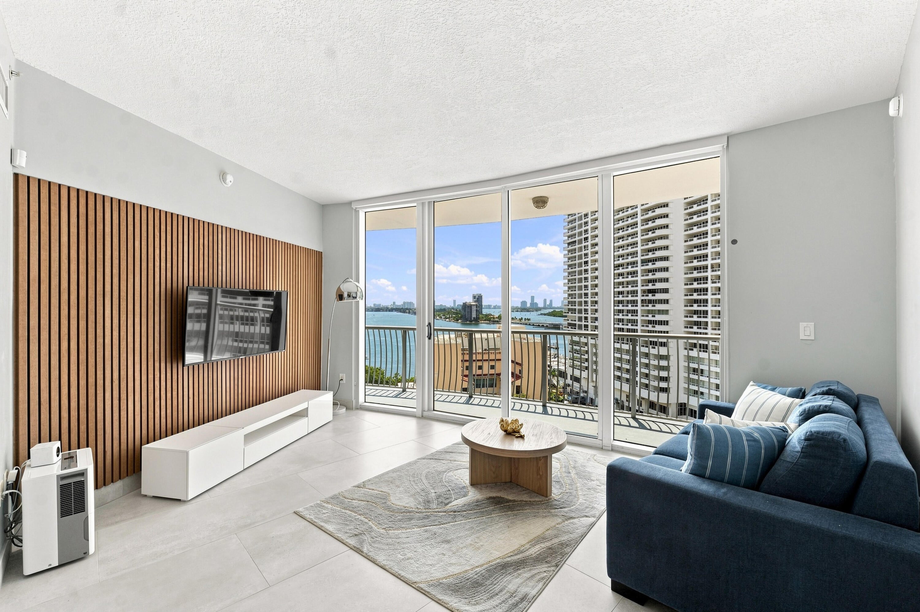 1750 N BAYSHORE Drive 1202