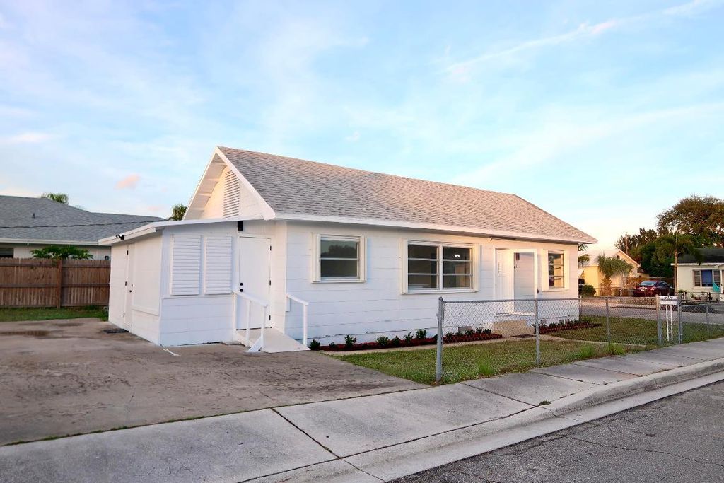 Photo of 601 N B Street, Lake Worth Beach, FL 33460 (MLS # R11144870)