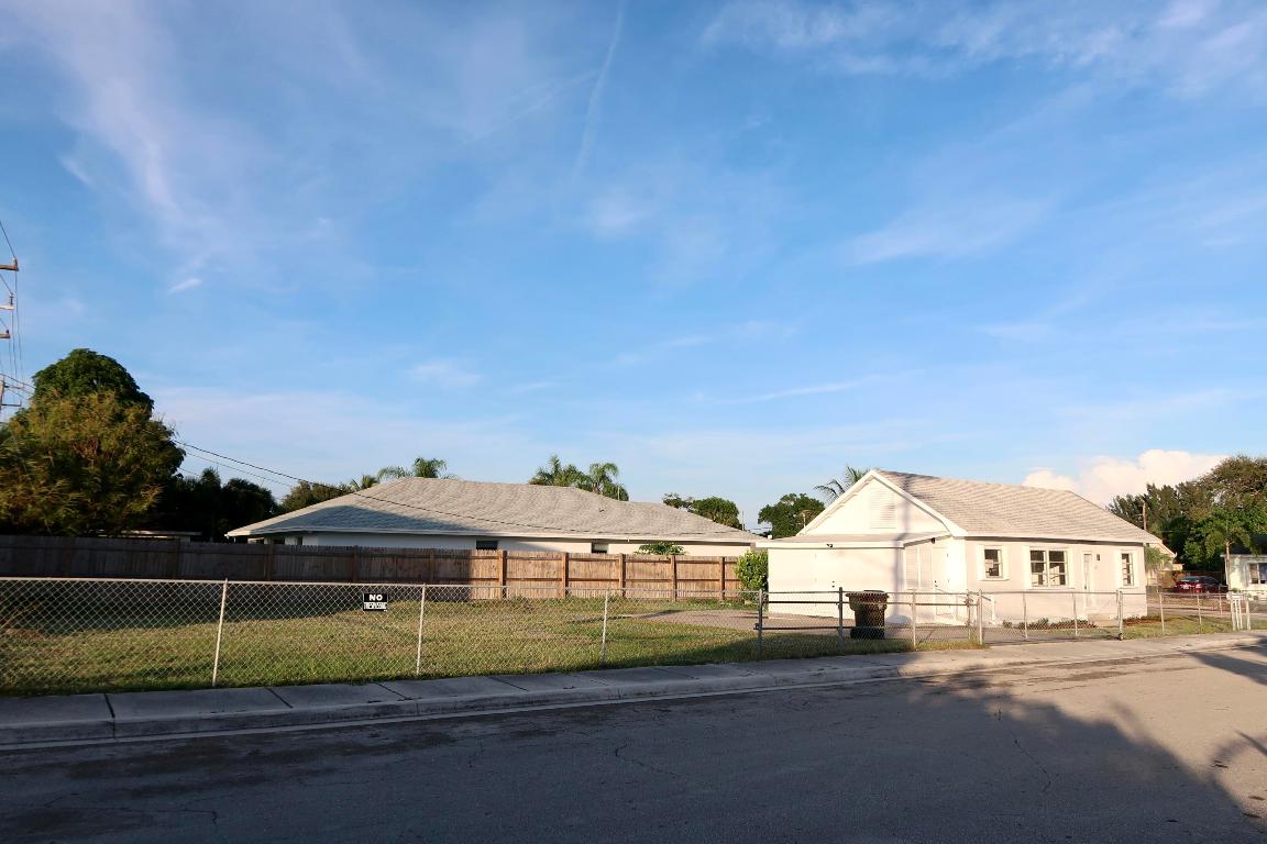 LAKE WORTH TOWN OF - Residential