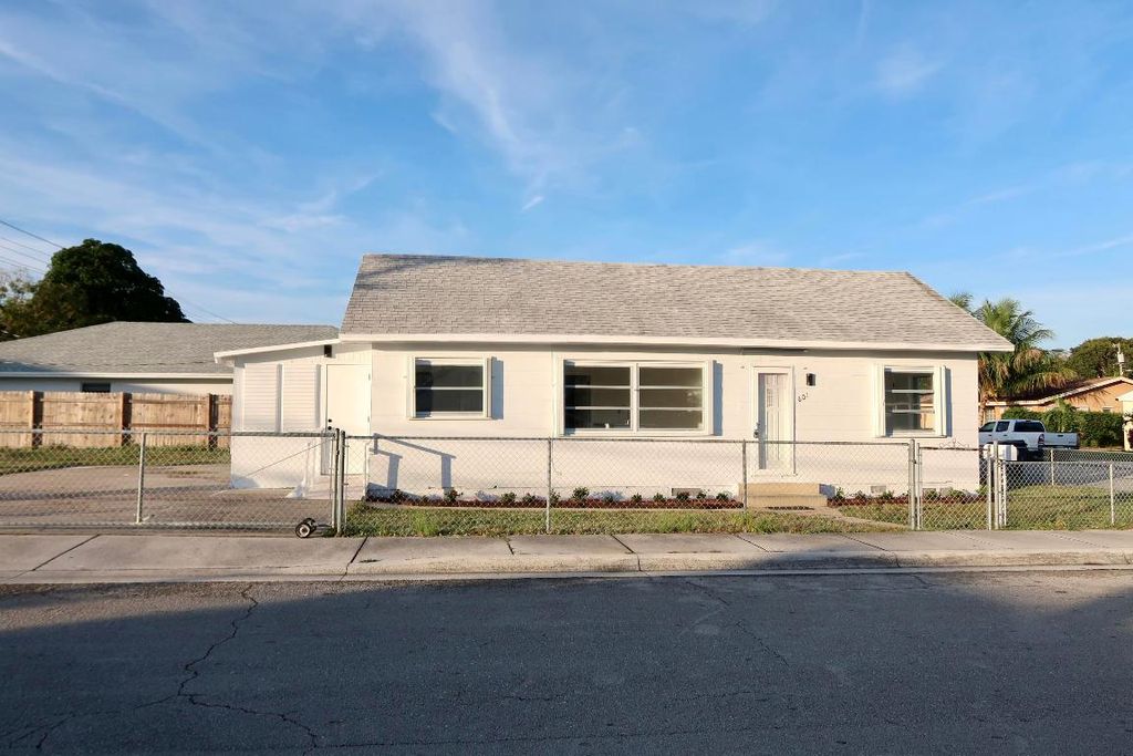 Photo of 601 N B Street, Lake Worth Beach, FL 33460 (MLS # R11144870)