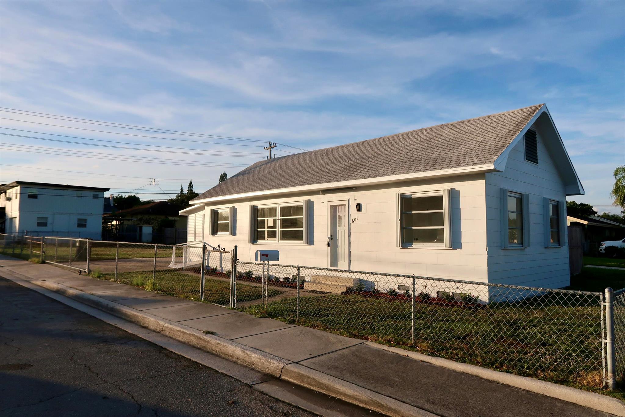 LAKE WORTH TOWN OF - Residential