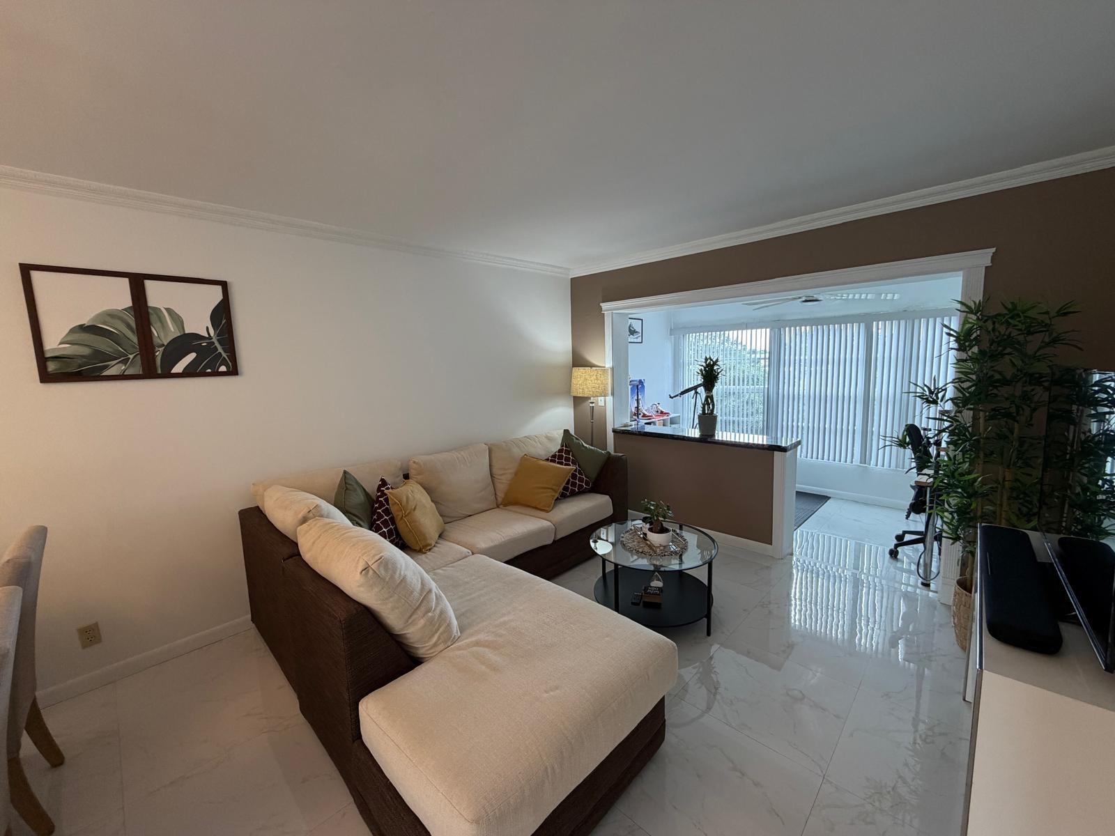 LAUDERDALE OAKS 15 COND - Residential