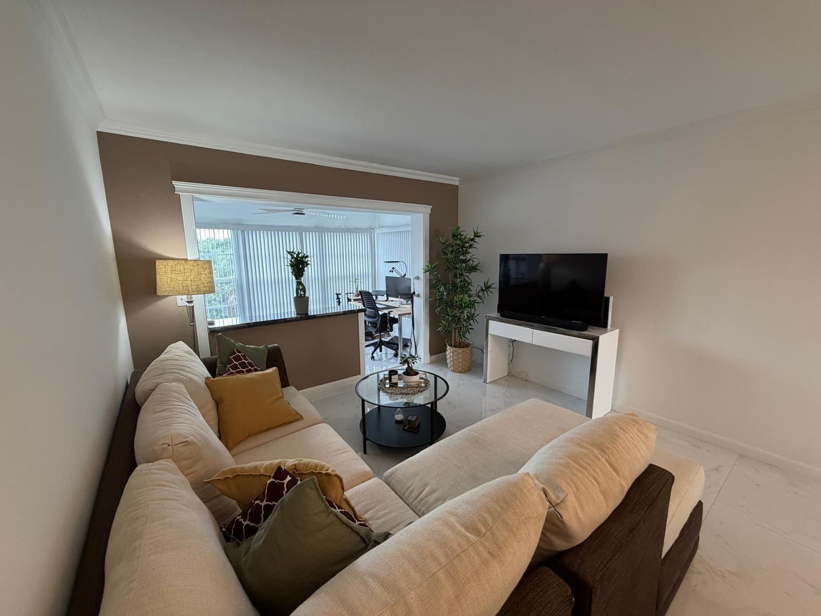 LAUDERDALE OAKS 15 COND - Residential