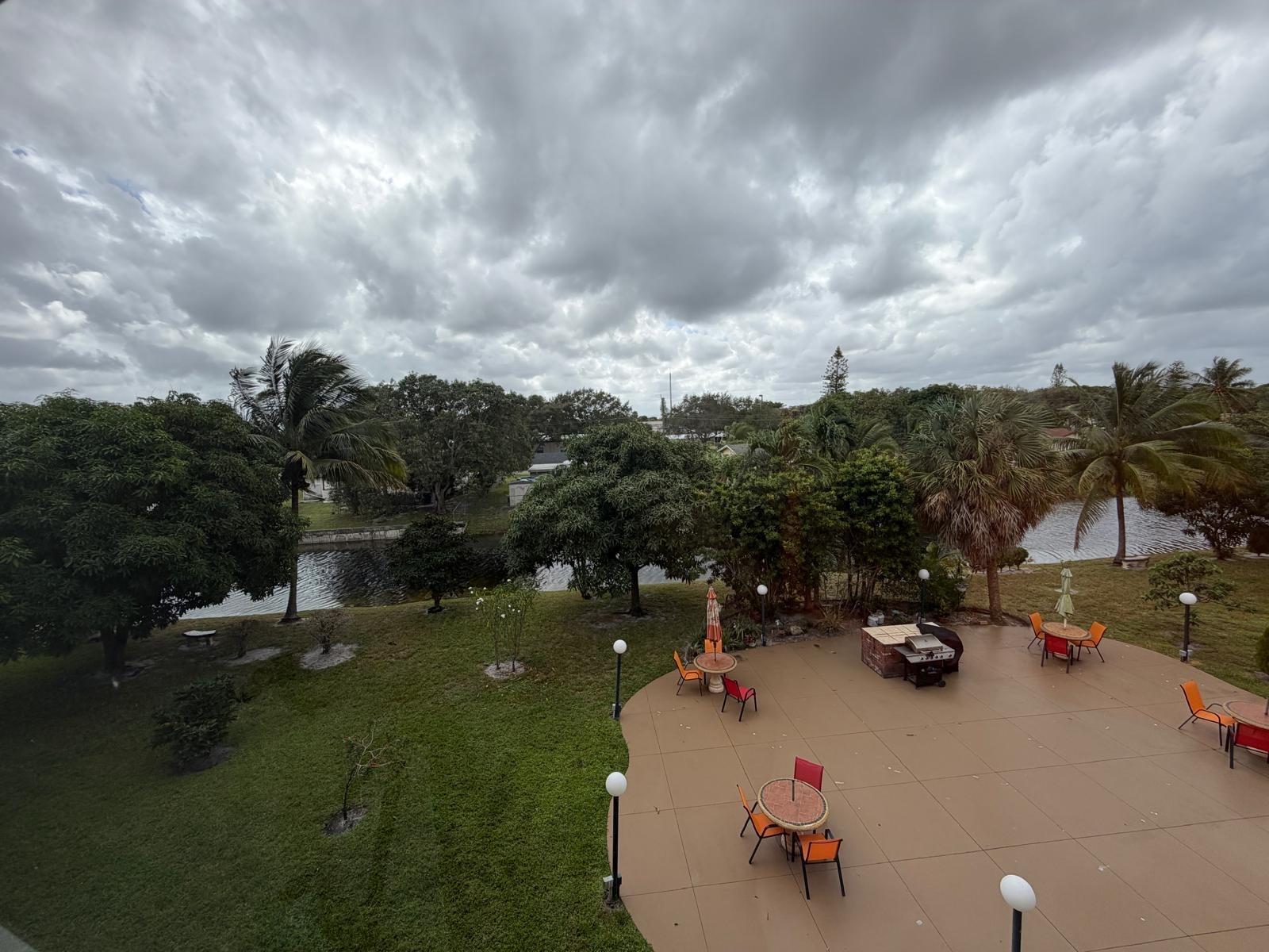 LAUDERDALE OAKS 15 COND - Residential