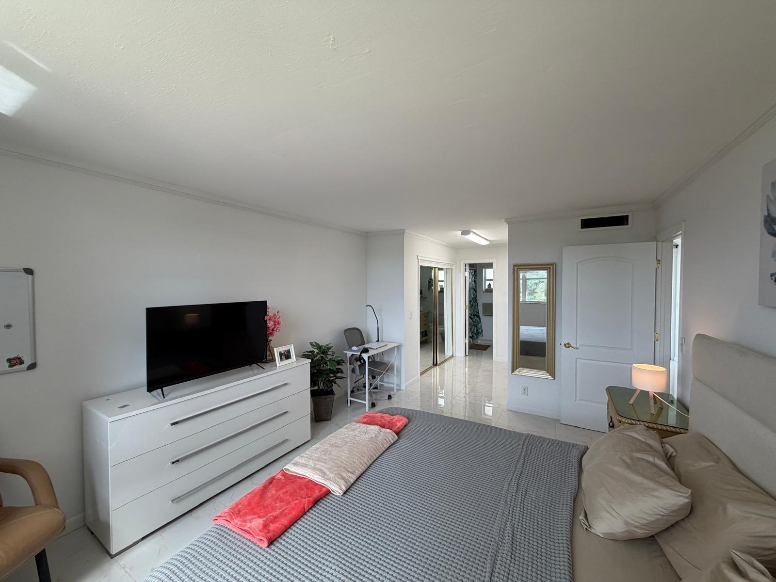 LAUDERDALE OAKS 15 COND - Residential