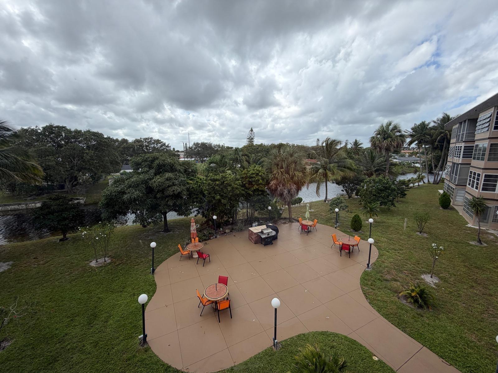 LAUDERDALE OAKS 15 COND - Residential