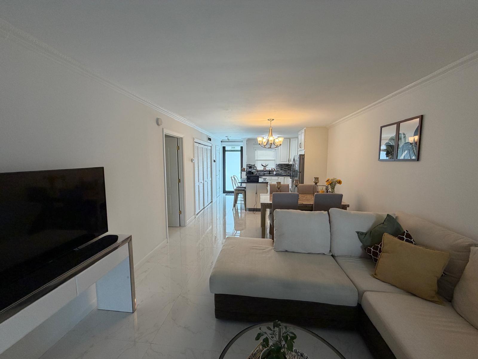 LAUDERDALE OAKS 15 COND - Residential