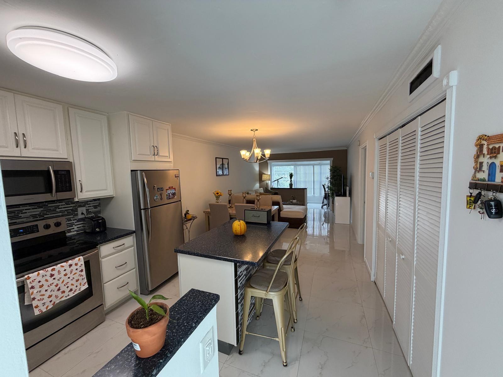 LAUDERDALE OAKS 15 COND - Residential